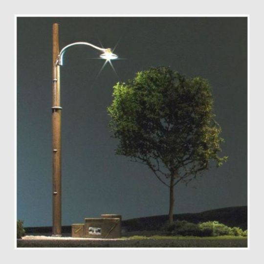 339089391639 - Woodland Scenics Jp5630 - Wooden Pole Street Lights (Pack Of 3) Ho Scale - Rj's Trains