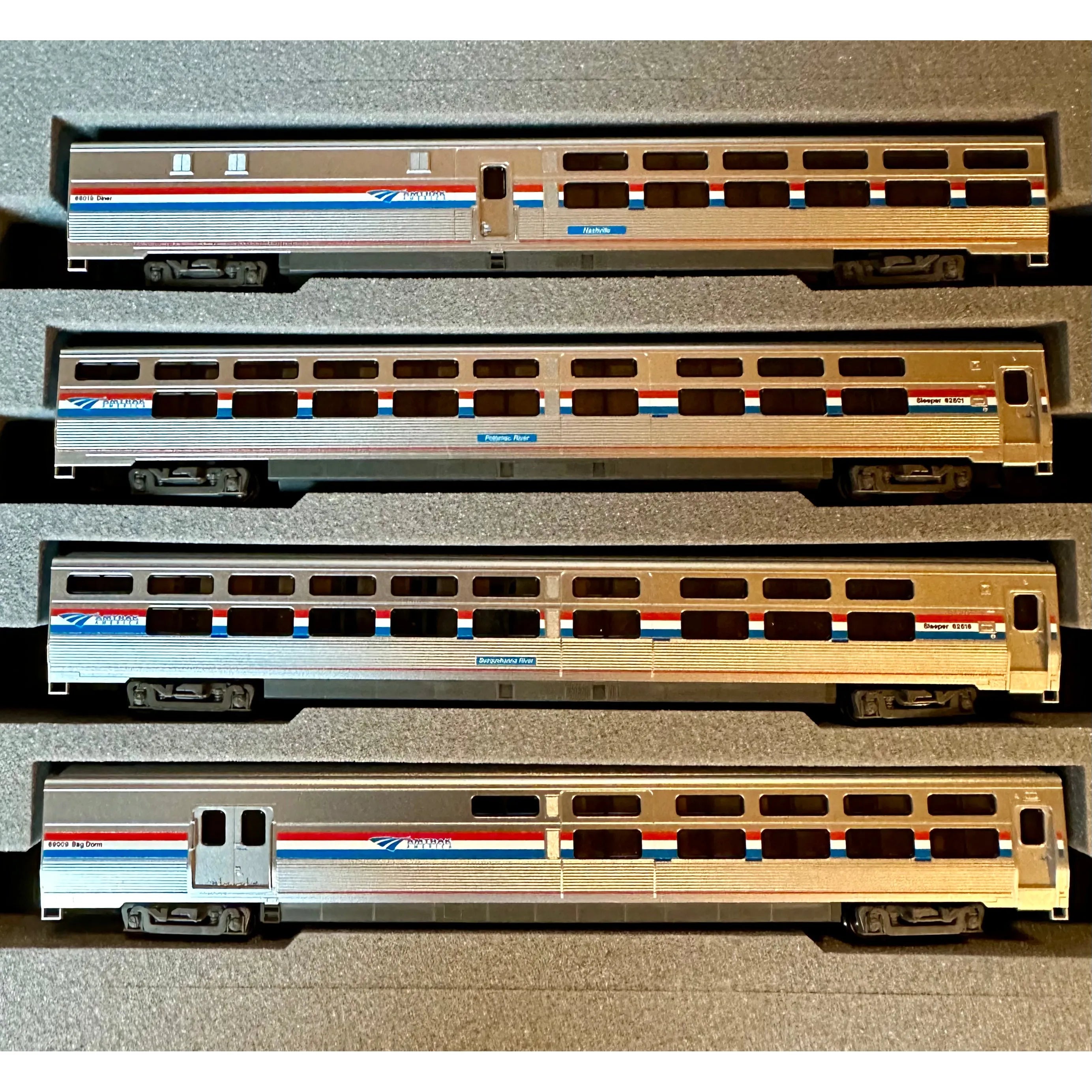Viewliner Model Train Kato, 106-8004, N Scale, Viewliner II Sleeper Baggage-Dorm And Diner C ...