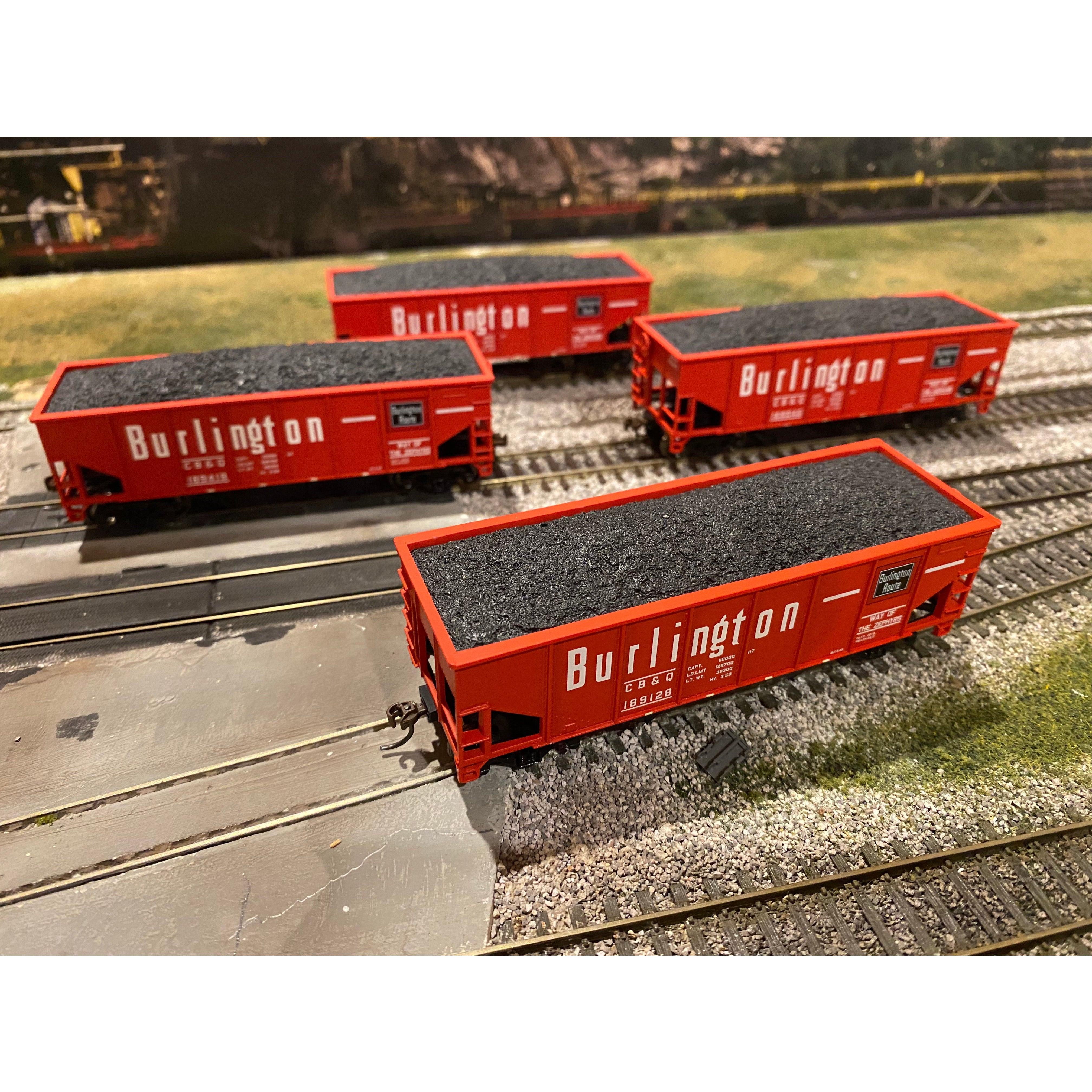 Athearn, HO Scale, ATH79507, 34' 2 Bay Hopper, CB&Q, 4 Pack USED