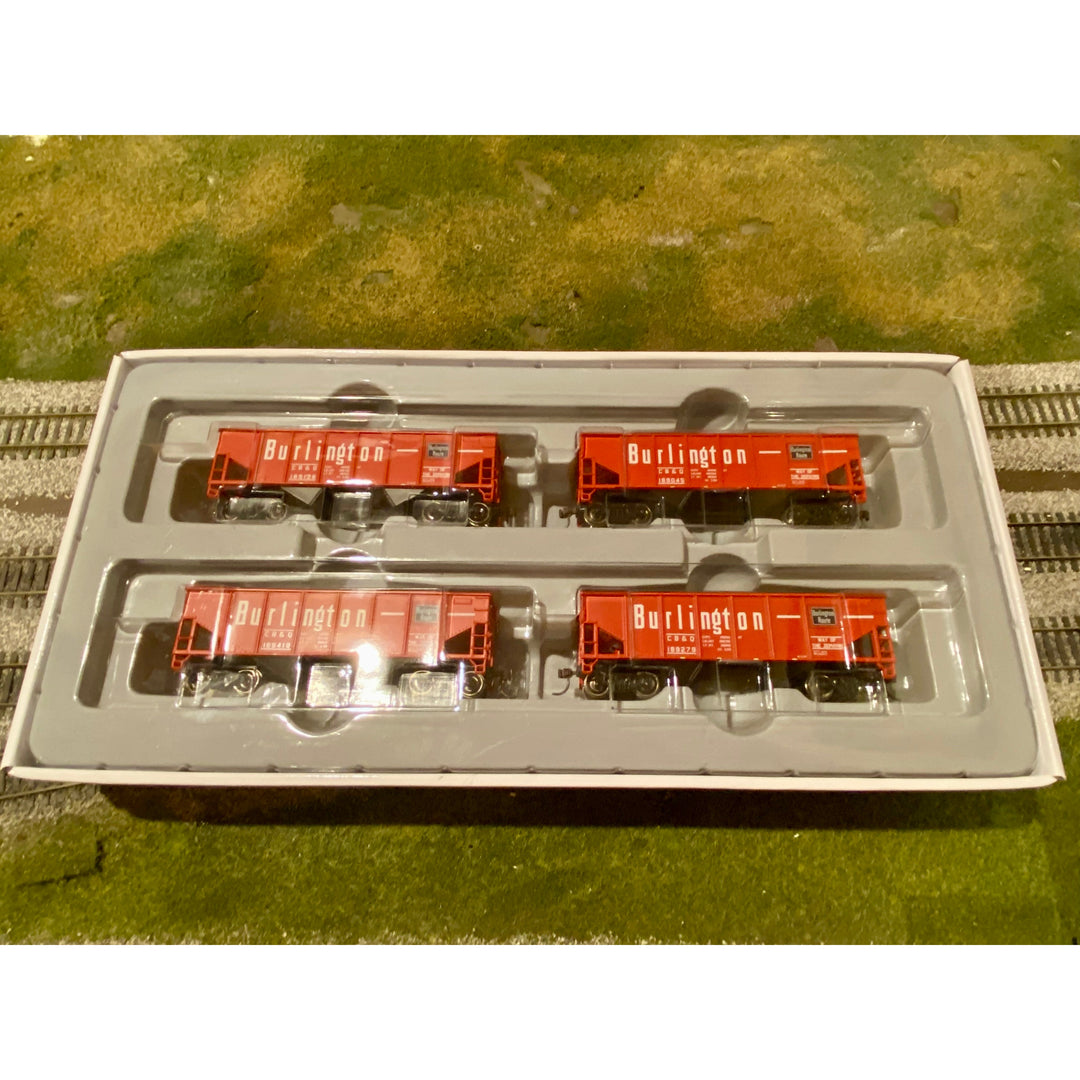 Athearn, HO Scale, ATH79507, 34' 2 Bay Hopper, CB&Q, 4 Pack USED